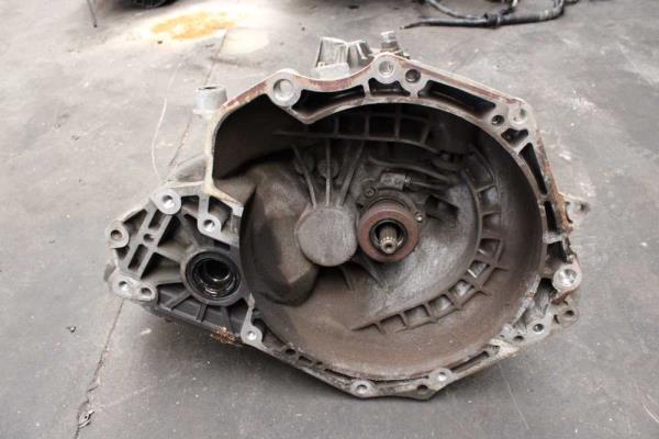 BOITE DE VITESSE MANUEL  OPEL CORSA D 1.2 ESSENCE CODE M26 ( 5 VITESSES ) - Vue 1